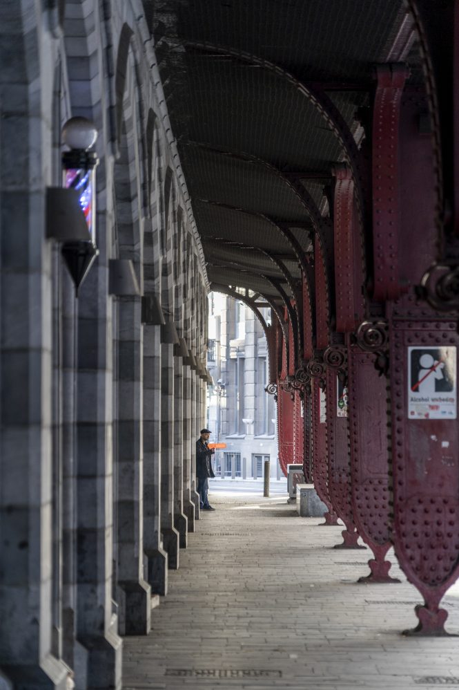 Salida de la estación hacia el barrio de los diamantes - @msubirats